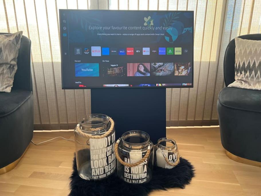 Attraktiv & Smart Funkishytte Pa Nes Strandhager. Årnes エクステリア 写真